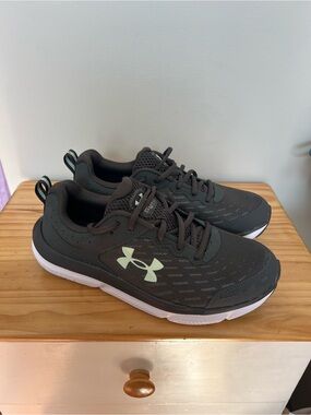 NEW Under Armour Charged Assert 10 Tennis Shoes Women’s Size 11